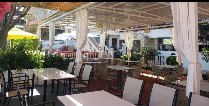 Fjora Rooms Sarande Exterior photo